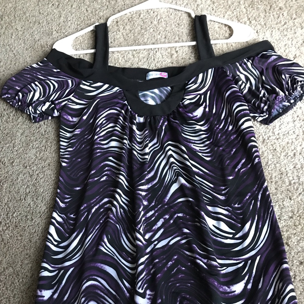 Body Central peek a boo shoulder top